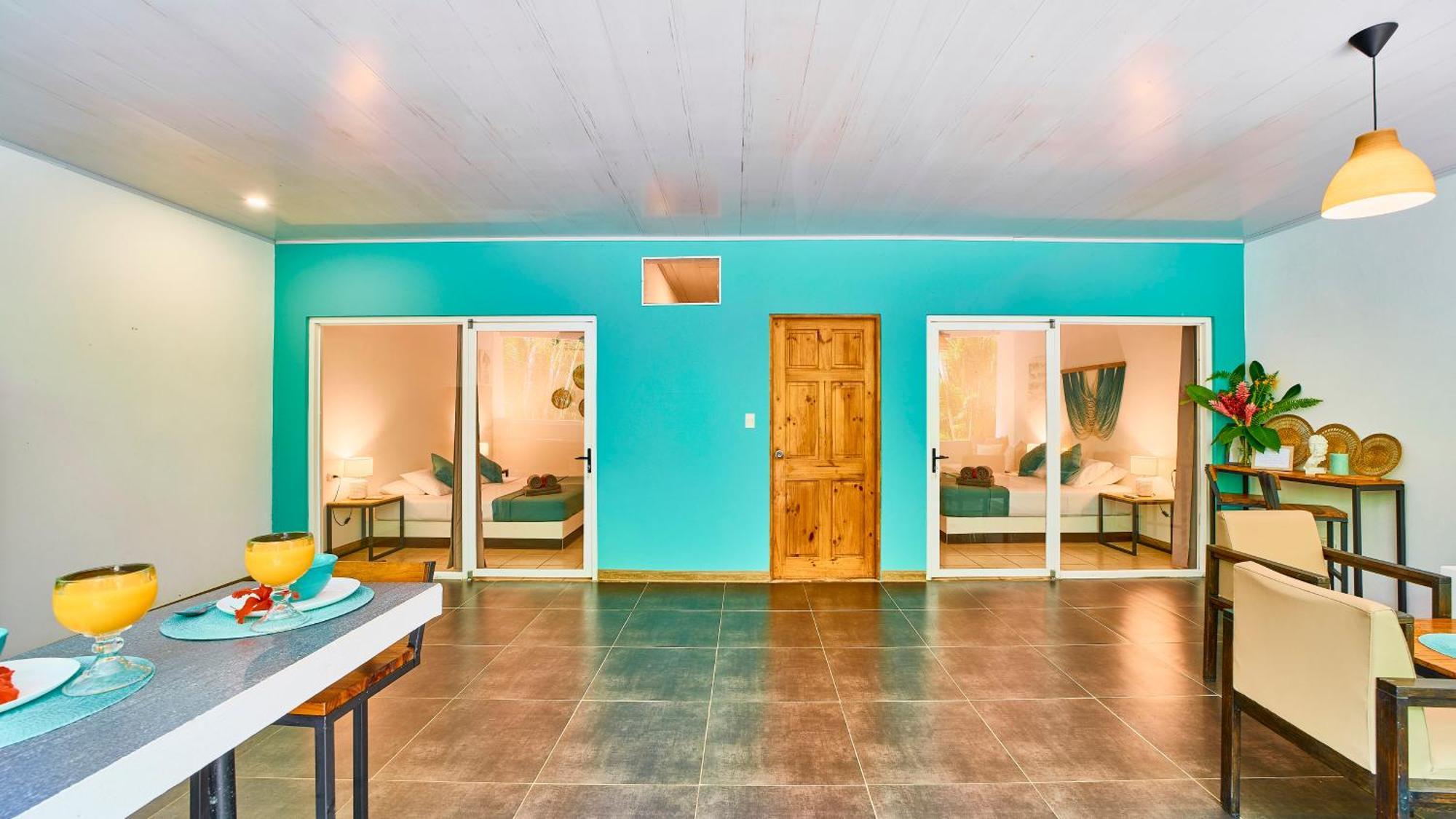 La Tica Y La Gata Hotel Puerto Viejo de Talamanca ภายนอก รูปภาพ