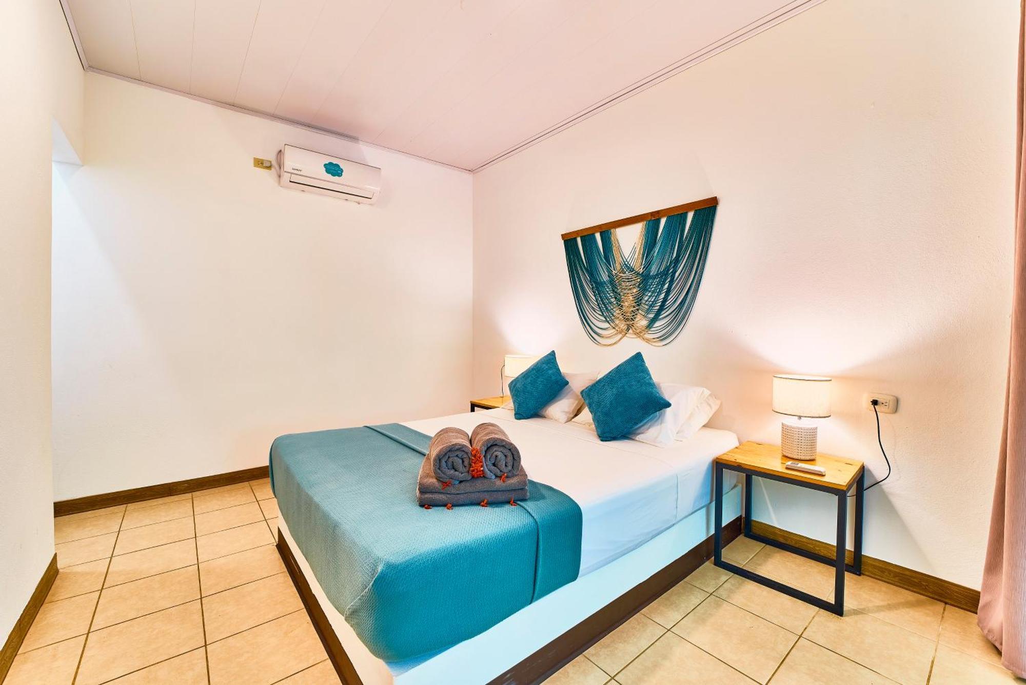 La Tica Y La Gata Hotel Puerto Viejo de Talamanca ภายนอก รูปภาพ